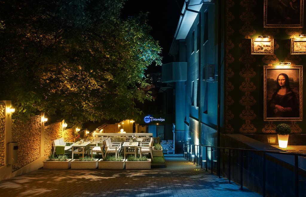 Weekend Boutique Hotel Chisinau Exterior photo