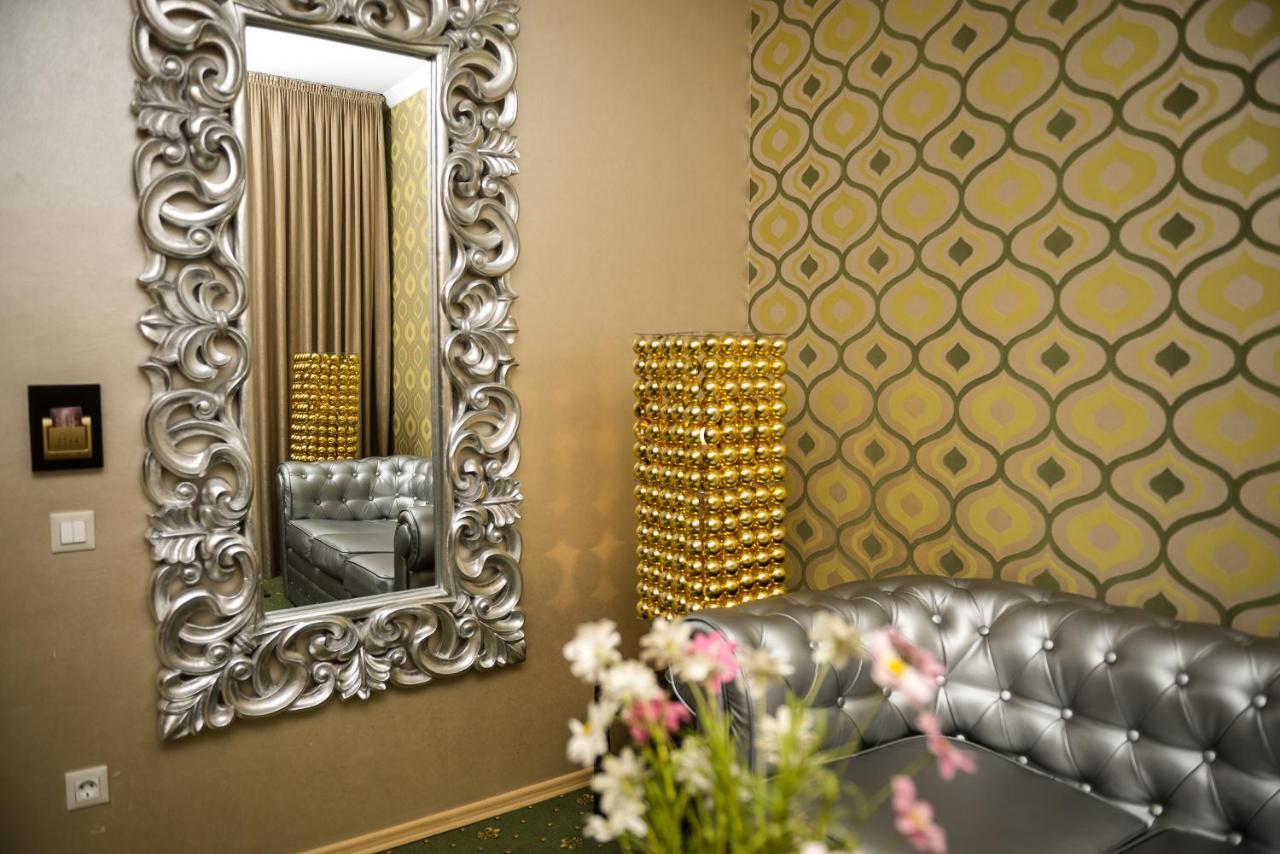 Weekend Boutique Hotel Chisinau Exterior photo